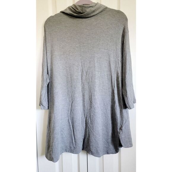 Chico's Zenergy 2 Gray Funnel Neck Top Size L Half Slv Embroidered Side‎ Slits - Picture 2 of 7
